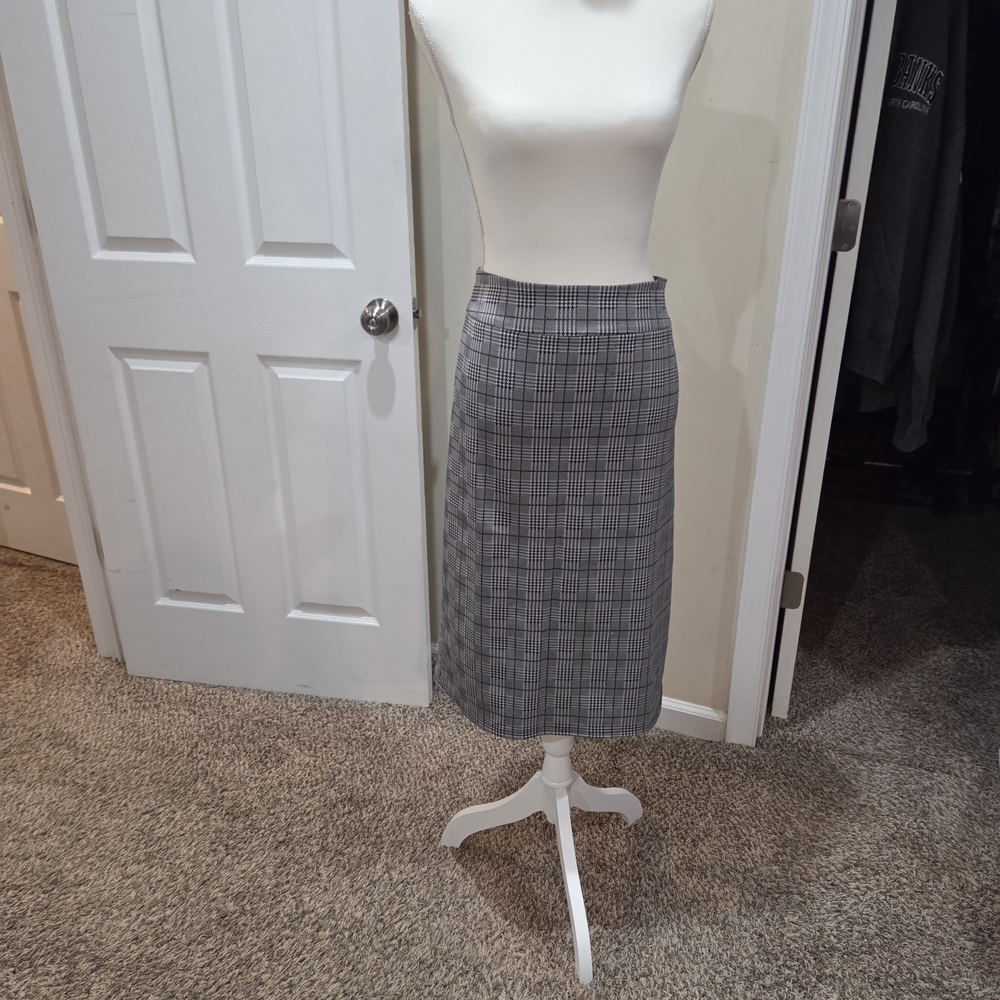 Elegant Black and White Plaid Pencil Skirt